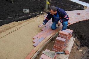 Укладка тротуарной плитки